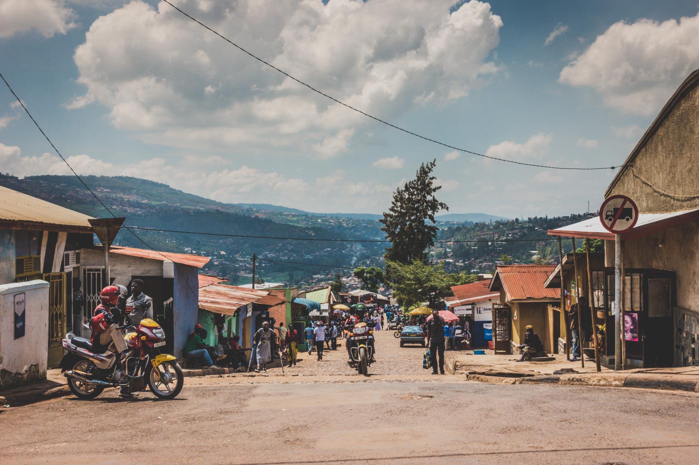 万博体育最新客户端下载卢旺达之旅:基加利繁忙的街道