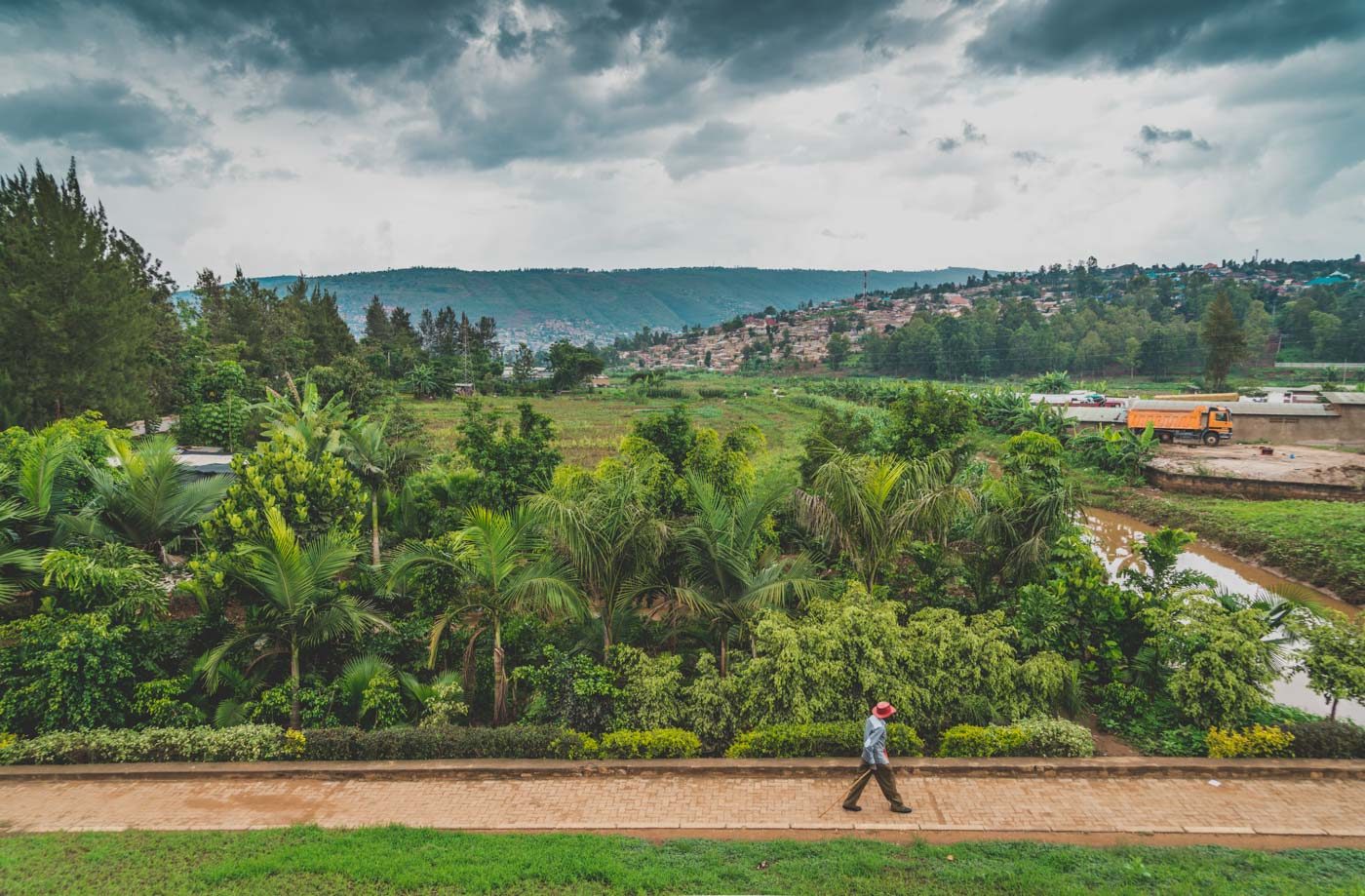 万博体育最新客户端下载去卢旺达旅游
