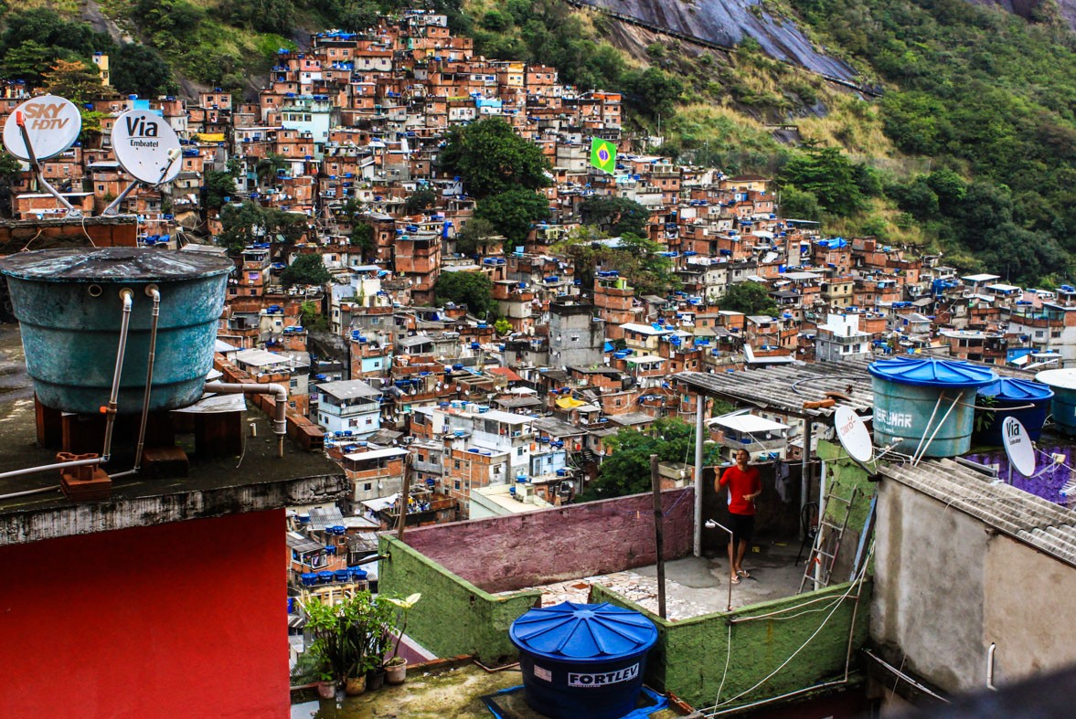 参观Rocinha Favela:里约热内卢最大的贫民窟