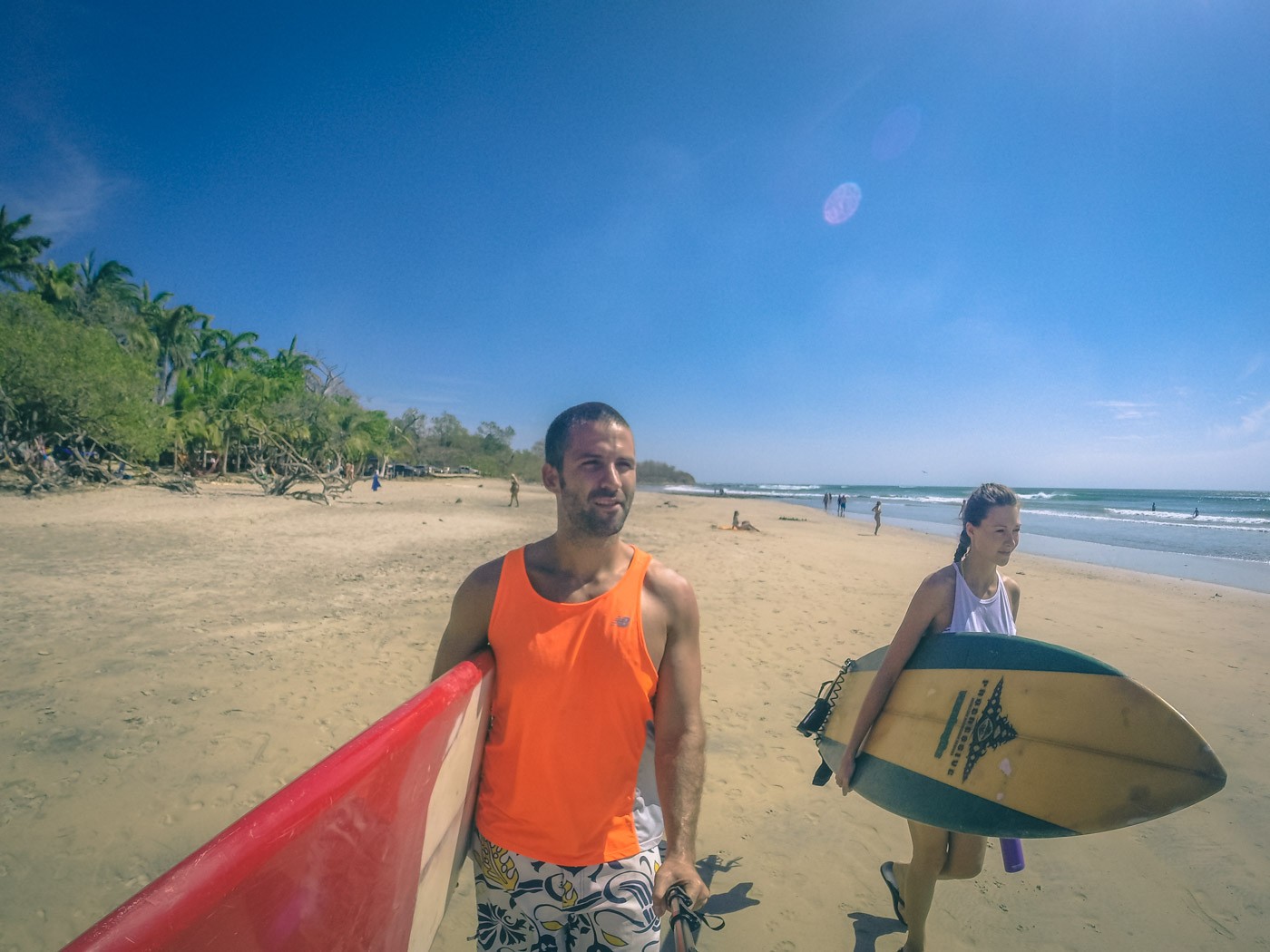 哥斯达黎加行程:麦克斯和奥克萨娜去冲浪。盐湖Avellanas。哥斯达黎加