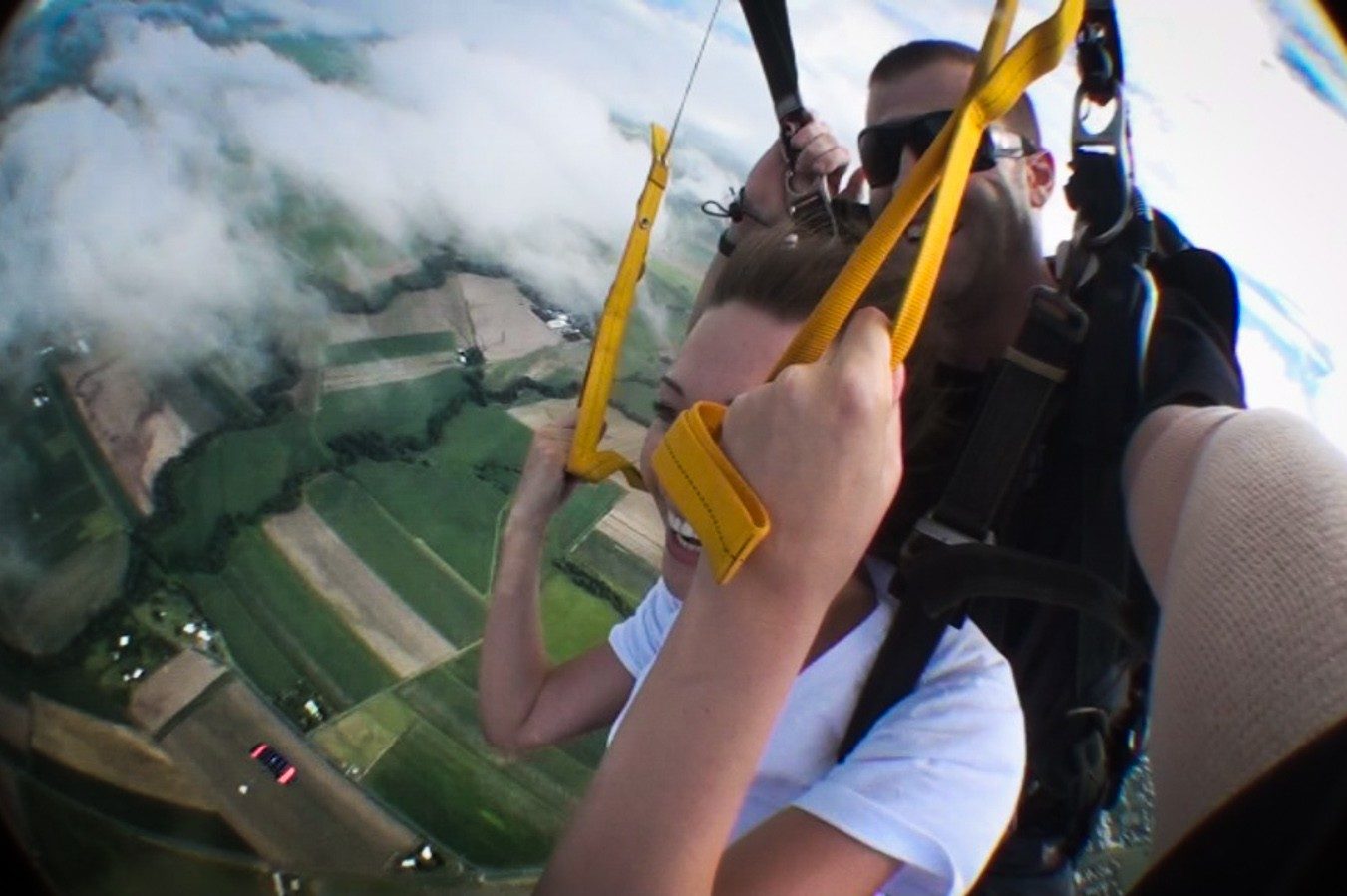 澳大利亚跳伞:在14000英尺的高空征服恐惧