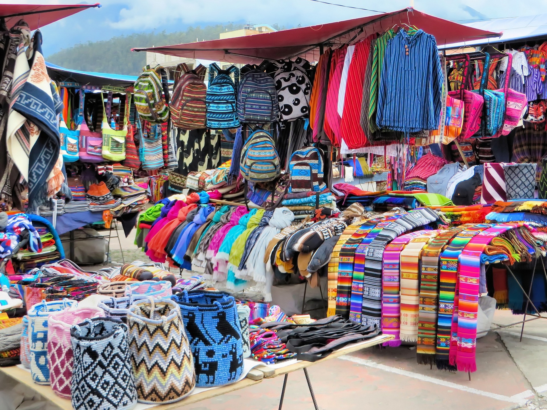 厄瓜多尔奥塔瓦洛市场的摊位